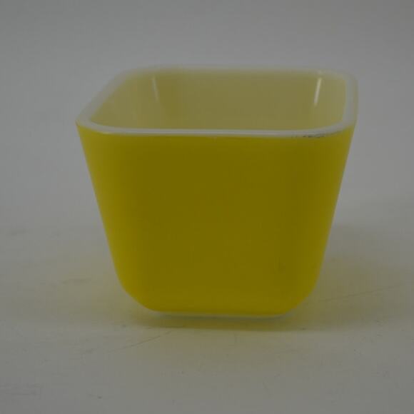 Vintage PYREX Refrigerator Dish Yellow 501 B Fridgie Cottage - Picture 3 of 8